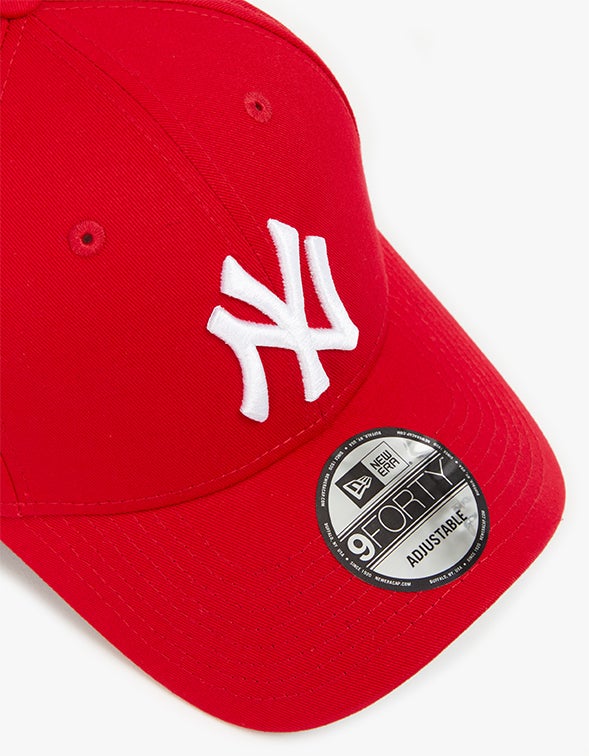NY Yankees 9FORTY Strapback Cap - Scharlachrot/Weiß